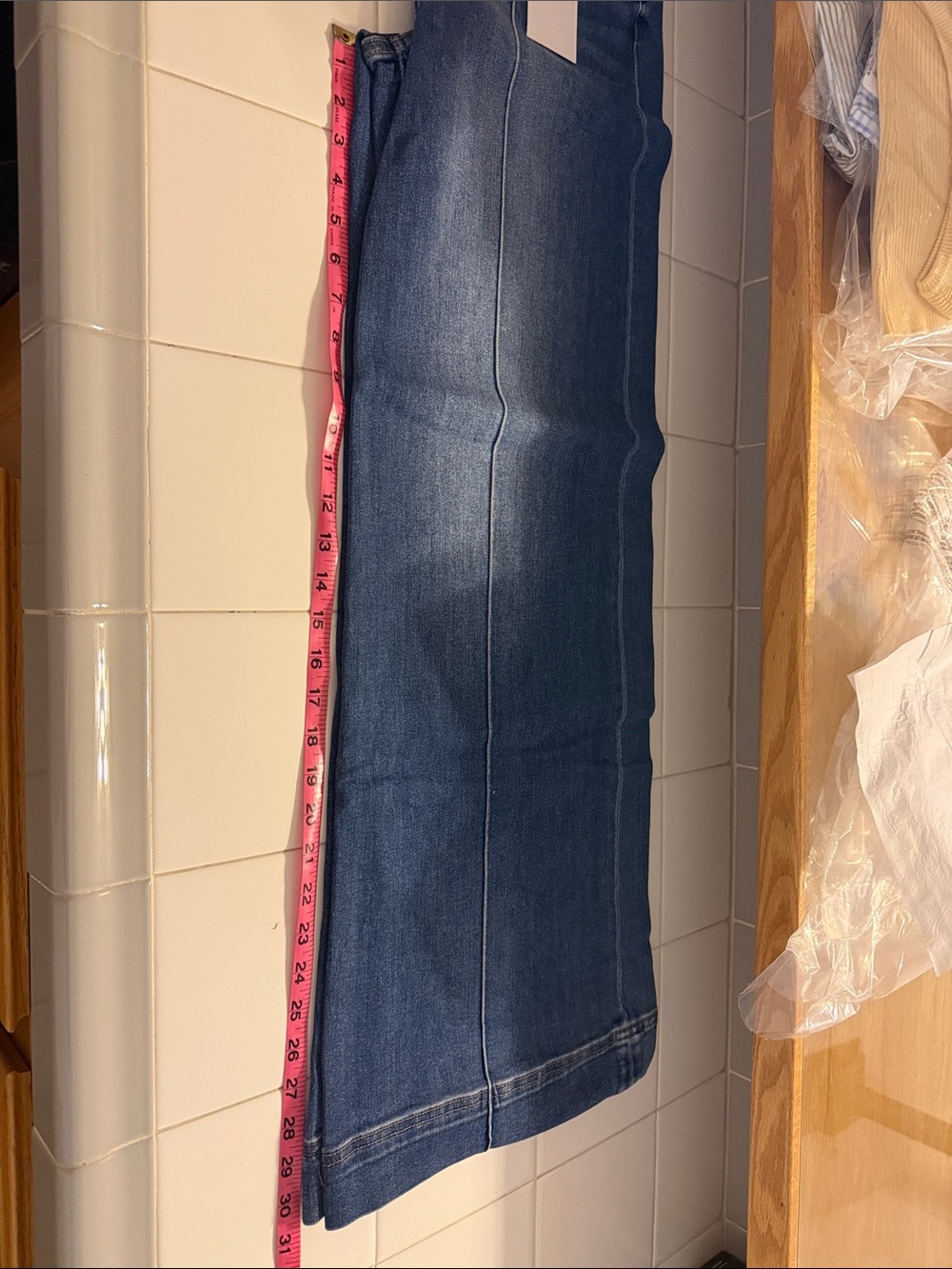 High-Rise Wide-Leg Jeans in Faded Blue - Picture 3 of 9